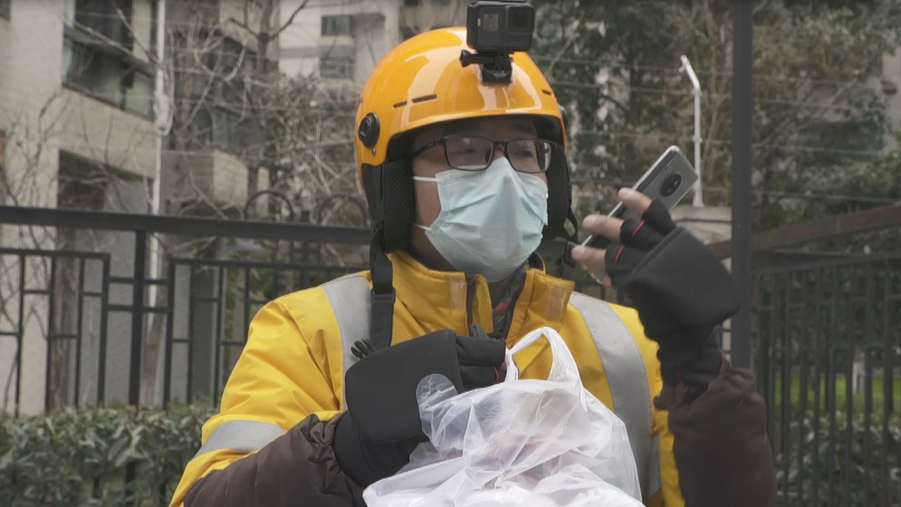 疫情中每天穿梭在一线骑手的坚守:你守护病人,我们守护你!